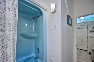 House W/ Balcony ~ 5 Mi To Cranmore Resort!