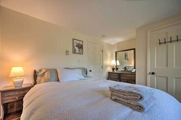 House W/ Balcony ~ 5 Mi To Cranmore Resort!