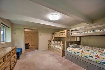 House W/ Balcony ~ 5 Mi To Cranmore Resort!