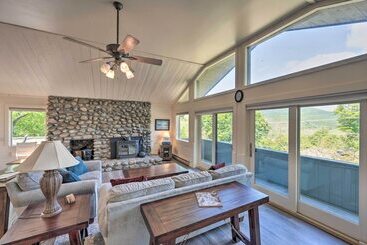 House W/ Balcony ~ 5 Mi To Cranmore Resort!