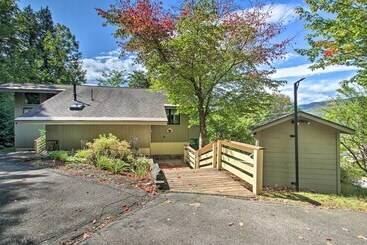 House W/ Balcony ~ 5 Mi To Cranmore Resort!