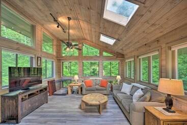 House W/ Balcony ~ 5 Mi To Cranmore Resort!