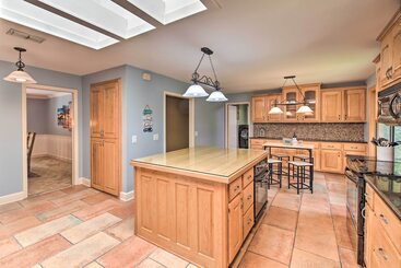 Jacksonville Home On 1 Acre ~ 6 Mi To Beach!