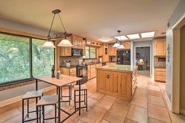 Jacksonville Home On 1 Acre ~ 6 Mi To Beach!