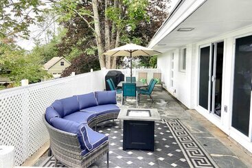 Laconia Hideaway < 2 Miles To Lake Winnipesaukee!