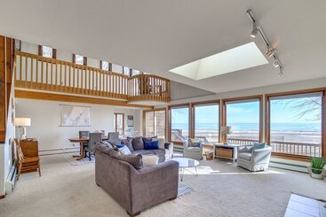 Nfl Draft Home Near Lambeau: Private Beach & Deck!