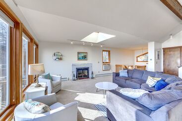 Nfl Draft Home Near Lambeau: Private Beach & Deck!