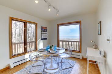 Nfl Draft Home Near Lambeau: Private Beach & Deck!