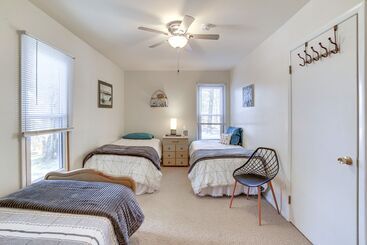 Nfl Draft Home Near Lambeau: Private Beach & Deck!