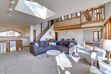 Nfl Draft Home Near Lambeau: Private Beach & Deck!