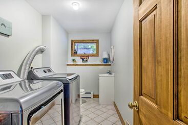 Pet Friendly Gilford Home: 3 Mi To Gunstock & Lake