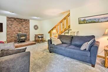 Pet Friendly Gilford Home: 3 Mi To Gunstock & Lake