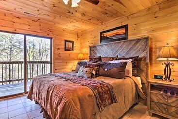 Luxe Cabin W/ Hot Tub, Theater, Pool Table, Arcade