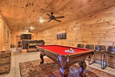 Luxe Cabin W/ Hot Tub, Theater, Pool Table, Arcade