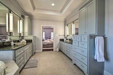 Luxurious Navasota Retreat   14 Mi To A & M!