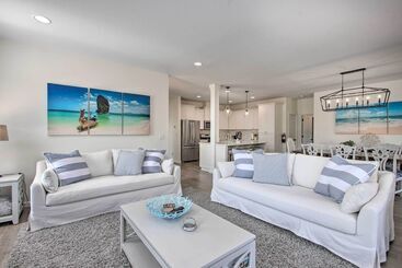 Luxury Home On Golf Course: Walk To The Beach!