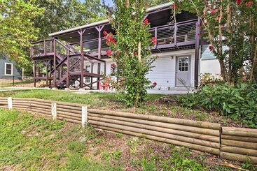 بيت ريفى Dock, Deck & Boat Slip: Lakefront Eucha Home