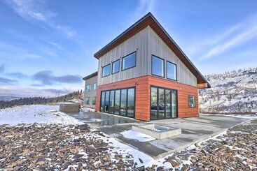 Modern Mountaintop Durango Ridge Retreat Hot Tub