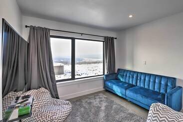Modern Mountaintop Durango Ridge Retreat   Hot Tub