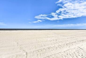 Charming Lakefront Retreat In Palmetto Dunes!