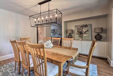 Charming Lakefront Retreat In Palmetto Dunes!