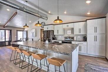 Modern Lead Cabin W/ Private Hot Tub & Fireplace!