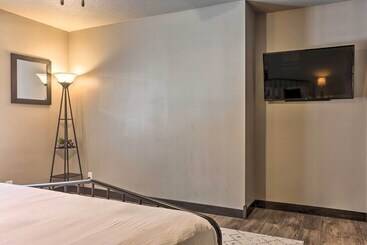 Modern Lead Cabin W/ Private Hot Tub & Fireplace!