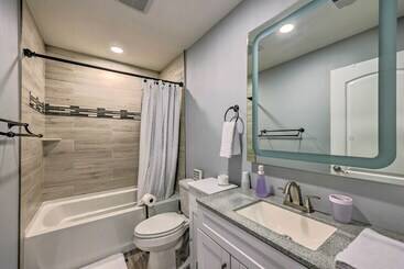 茅舍 Updated Royal Retreat On 5 Acres: Hidden Creek