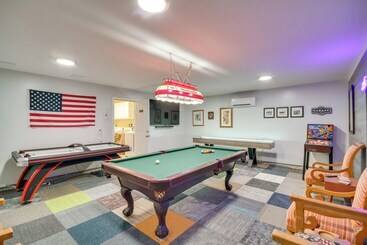 Ocean Springs Home W/ Fire Pit & Game Room!