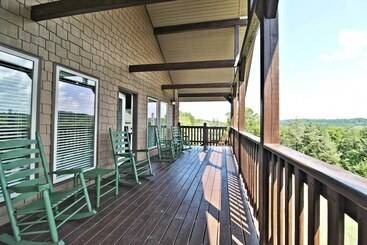 Pet Friendly Smoky Mountain Retreat W/ Game Room!