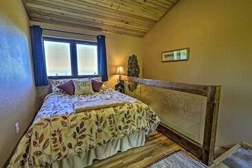 茅舍 Picturesque Port Angeles Cabin W/ Fire Pit!