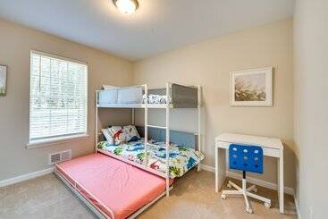 コテージ Hike & Ski: Pocono Lake Home W/ Community Perks!
