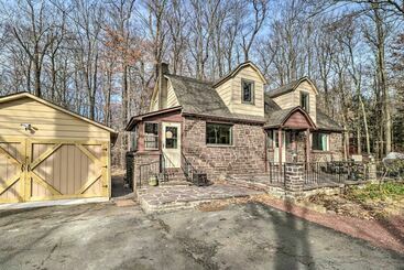 Poconos Gem W/ Hot Tub & Massive Theater Room