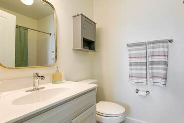1 Mi To Downtown: Modern Ocean Springs Cottage