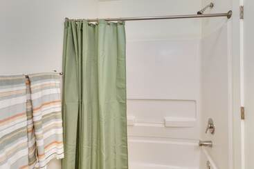 1 Mi To Downtown: Modern Ocean Springs Cottage