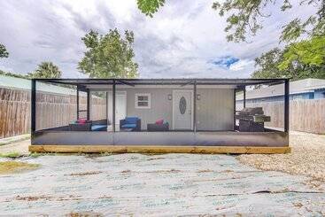 Sarasota Home W/ Screened Porch, Walk To Zoo!
