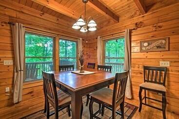 بيت ريفى Pigeon Forge Cabin W/ Hot Tub, Grill & Pool Table!