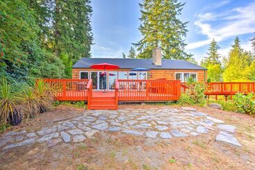 Stunning Puyallup Oasis W/ Views + Game Room!