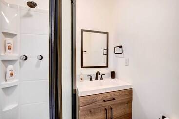Stylish Palm Springs Home W/ Private Pool & Spa!