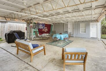 Vintage Corpus Christi Home   2 Blocks From Beach!