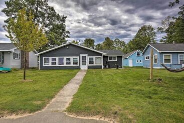 Waterfront Houghton Lake Cabin W/private Dock
