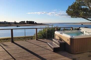 Waterfront Seaside Beach Home W/ Views & Hot Tub!
