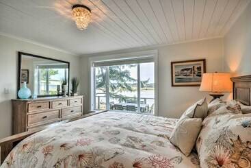 Waterfront Seaside Beach Home W/ Views & Hot Tub!