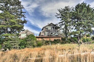 Waterfront Seaside Beach Home W/ Views & Hot Tub!