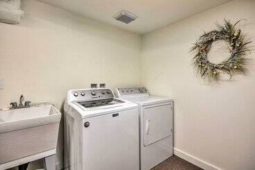 Waterfront Seaside Beach Home W/ Views & Hot Tub!