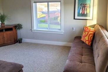 Waterfront Seaside Beach Home W/ Views & Hot Tub!