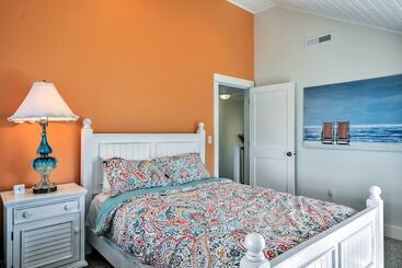 Waterfront Seaside Beach Home W/ Views & Hot Tub!