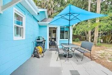 Beachy Isle Of Palms Home: 1 Block To Coast!