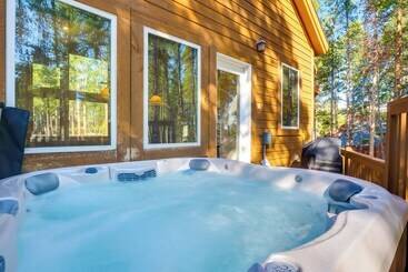 Near Ski Access: Home W/ Hot Tub In Breck!