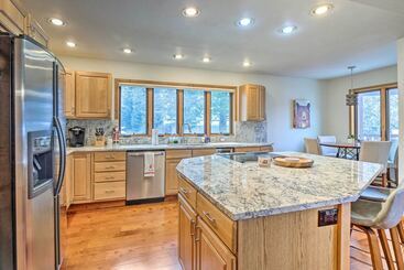 Bright Eagle Vail Escape W/ Deck + Mtn Views!